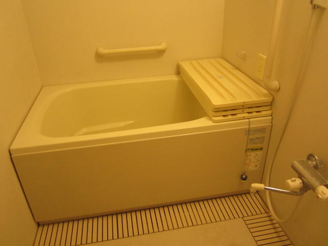 Bath.  ☆ Automatic hot water Upholstery ・ Reheating function, Clean bathroom ☆ 