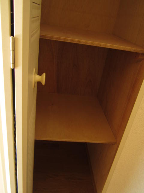 Receipt.  ☆ Storage place until the ceiling facing the hallway ・ You can move the shelf ☆ 