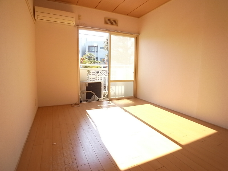 Living and room. It is also easy to spend well per sun on the south-facing ☆