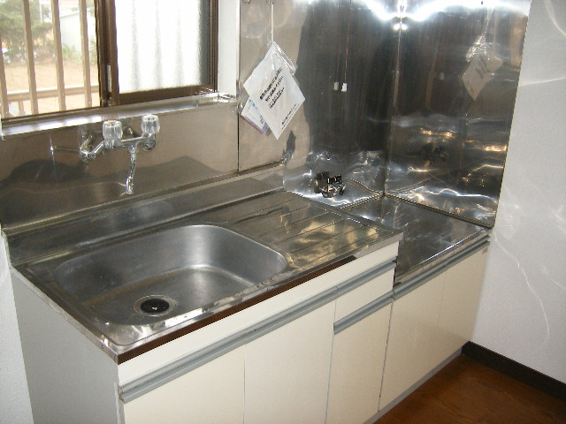 Kitchen. Gas stove can be installed.