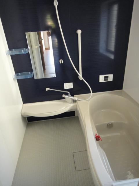 Same specifications photo (bathroom)