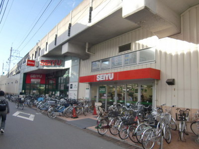 Supermarket. Seiyu to (super) 219m