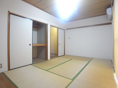 Living and room. 6 Pledge of Japanese-style room is also in the bedroom, It can also be used as a space in which to relax