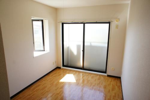 Living and room. It is bright floor room!