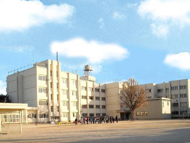Primary school. Tsukada to elementary school 910m