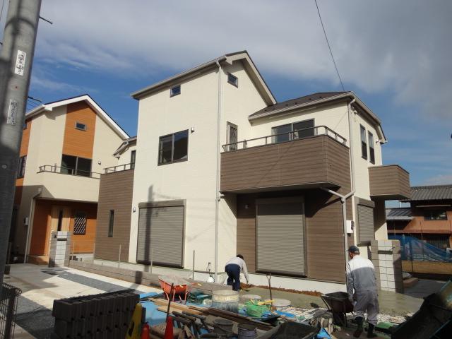 Local appearance photo. Building 2