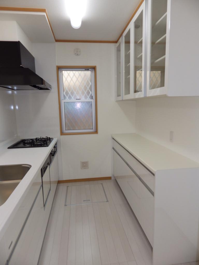 Kitchen. Kitchen cupboard has combined system kitchen and color in the installation.