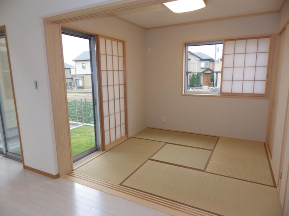 Non-living room. Green of the garden you can see from the Japanese-style room