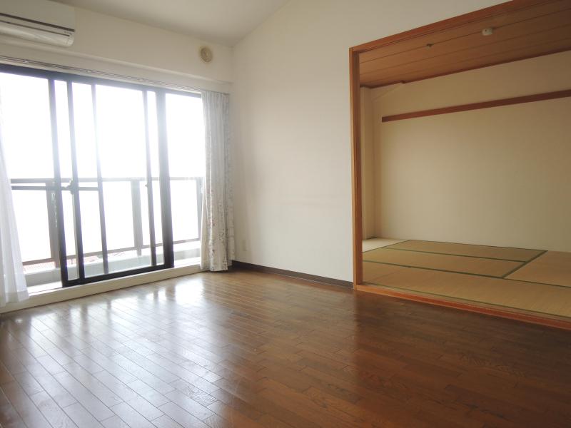 Living and room. Spacious LDK10.3 Pledge