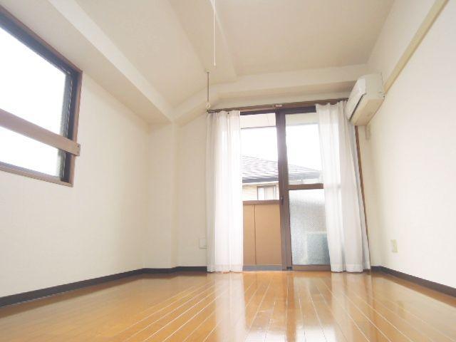 Other room space. Sunny ・ Corner room!