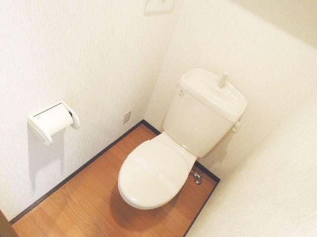 Toilet. bus ・ It is another toilet.