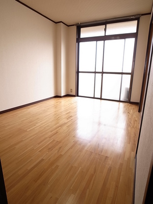 Living and room. It is a photograph of the same property by type! For your reference ☆