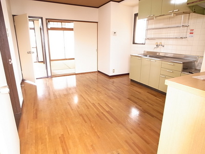 Living and room. It is a photograph of the same property by type! For your reference ☆