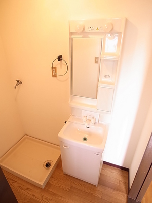 Washroom. It is a photograph of the same property by type! For your reference ☆