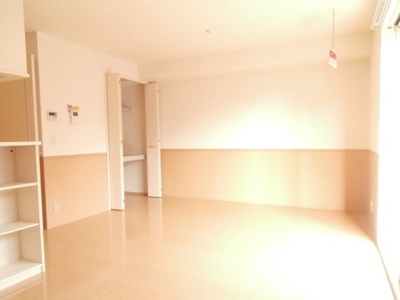 Living and room. South-facing bright living ☆