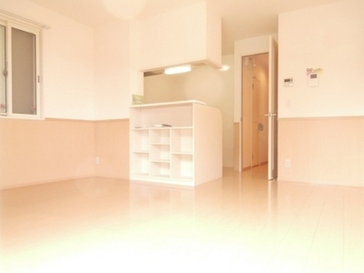 Living and room. South-facing bright living ☆