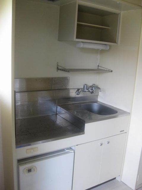 Kitchen. Gas stove can be installed