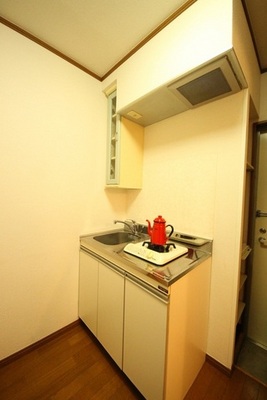 Kitchen. Upper receiving is also available convenient