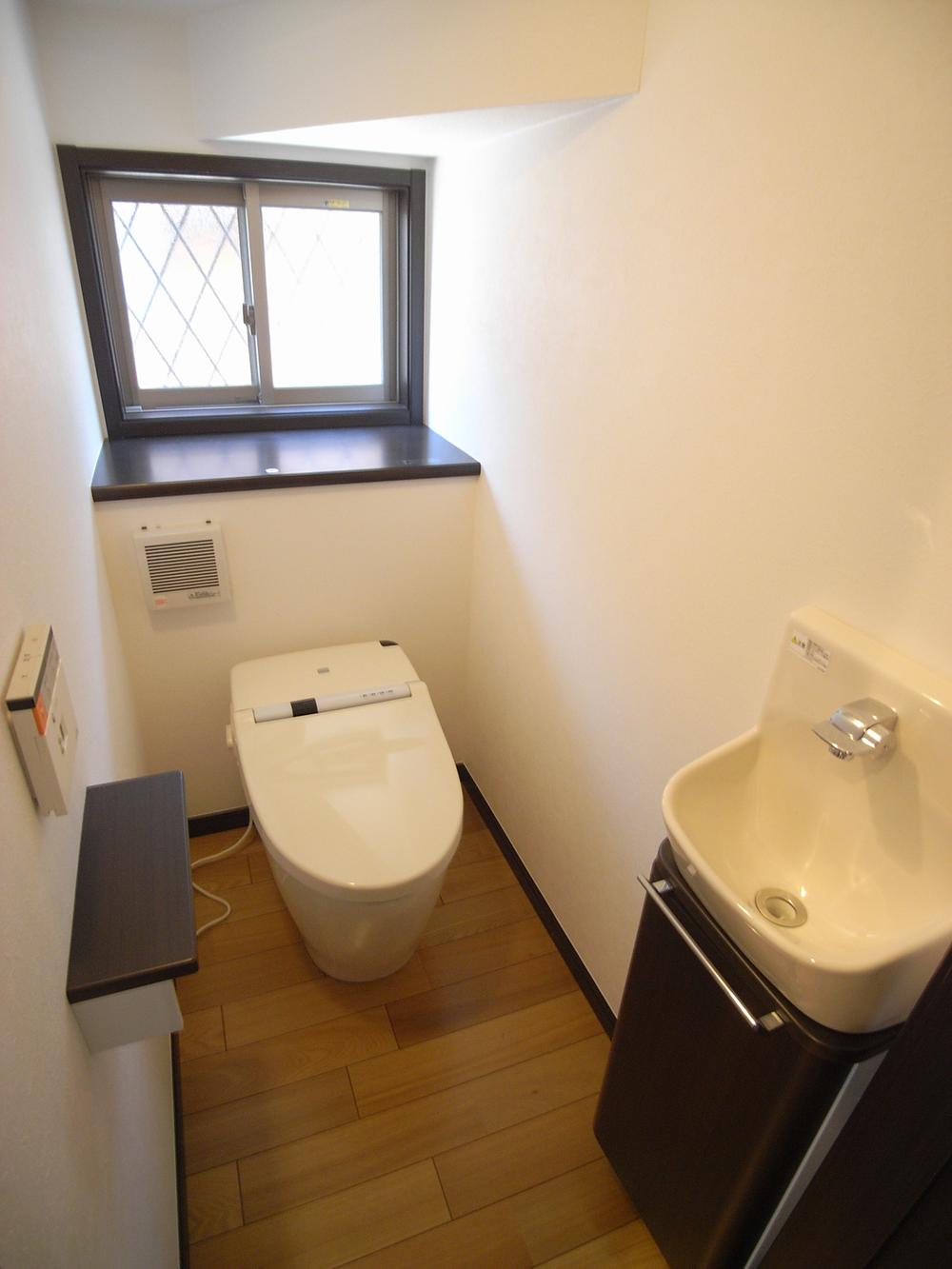 Model house photo. Tankless toilet