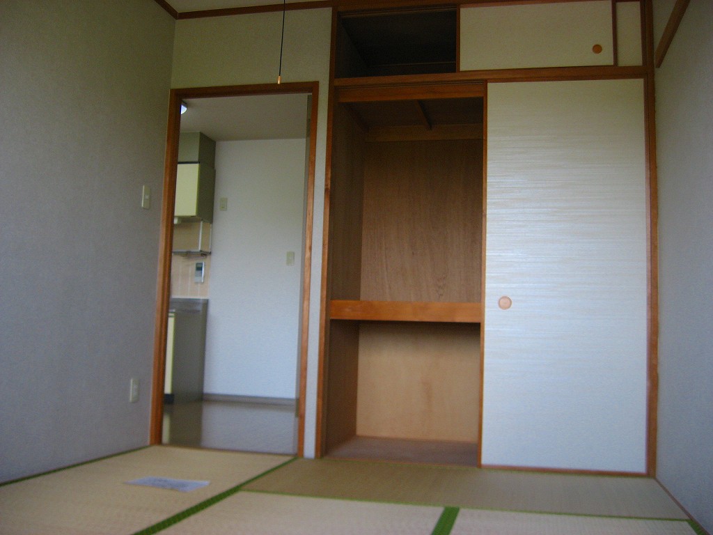 Other room space. Japanese-style room is the heart of the Japanese. . 