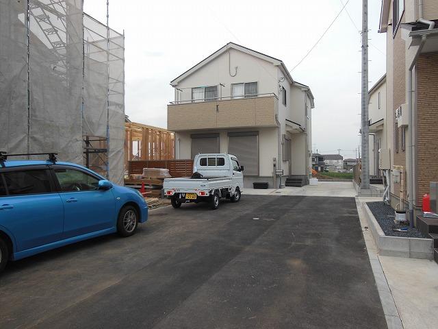 Local photos, including front road. Local (12 May 2013) Shooting