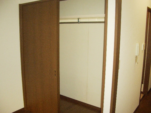 Other room space. 1 between the amount of closet