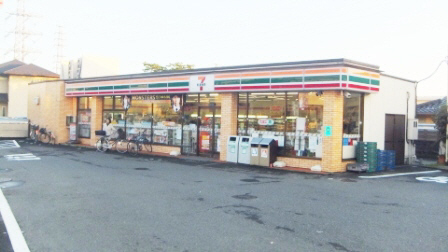 Convenience store. Seven-Eleven (convenience store) to 200m