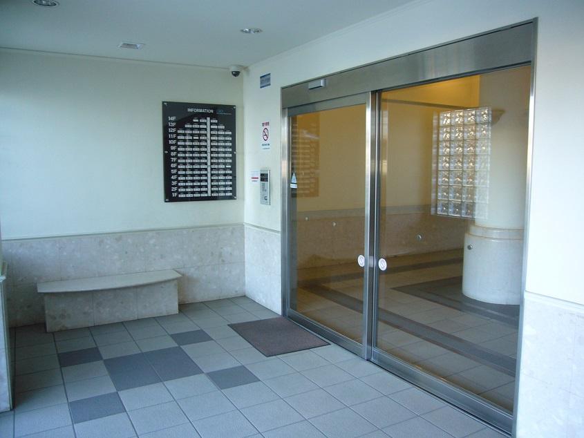 Entrance. Peace of mind auto-lock (12 May 2013) Shooting