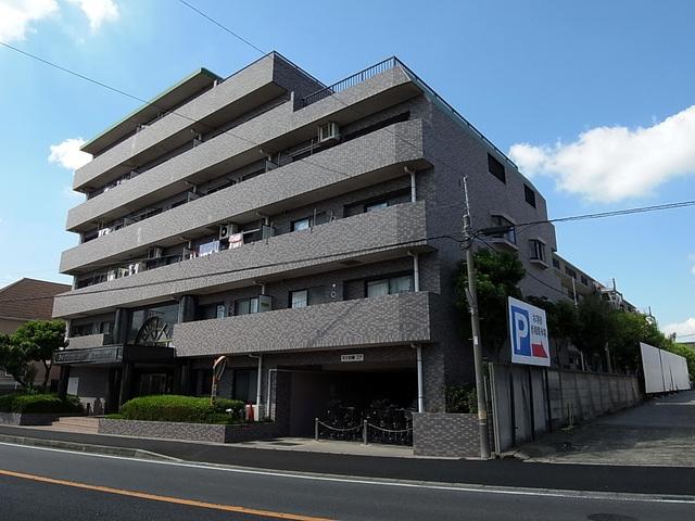 Local appearance photo. Paste outer wall tile