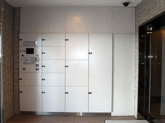 Other common areas. Also convenient home delivery box equipped in the absence