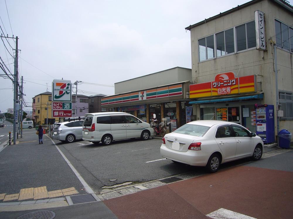 Convenience store. 300m walk to the Seven-Eleven 4 minutes