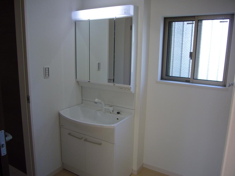 Same specifications photos (Other introspection). Same specifications photos (washroom)