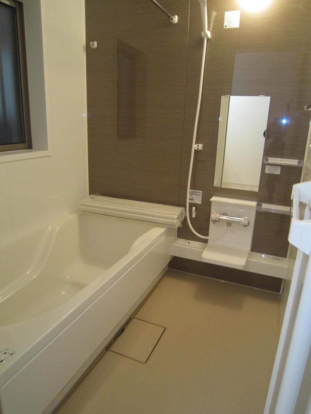 Same specifications photo (bathroom). Bathroom specification example