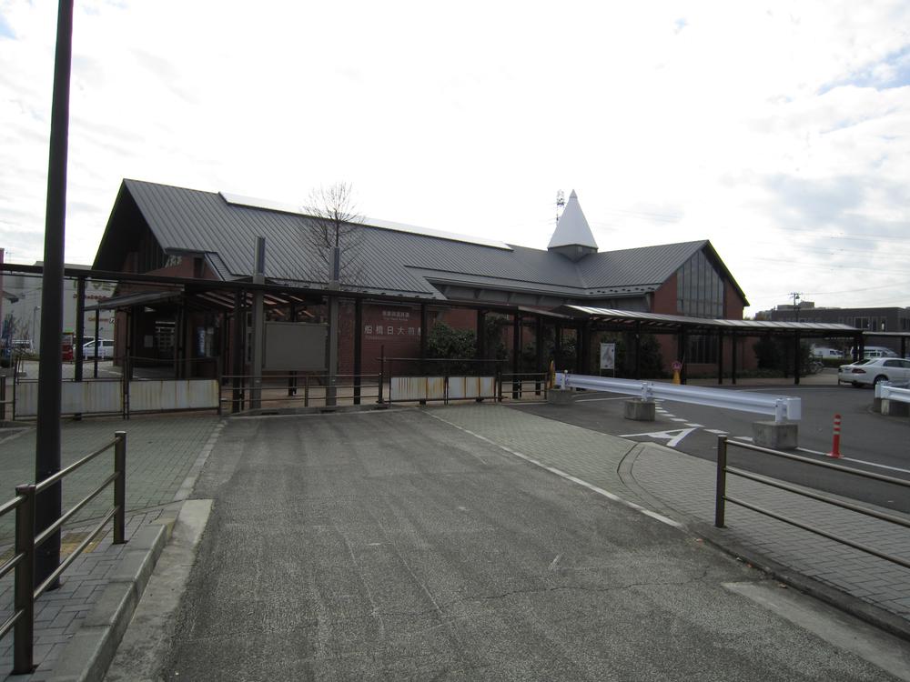 station. 1110m before Funabashi Nihon