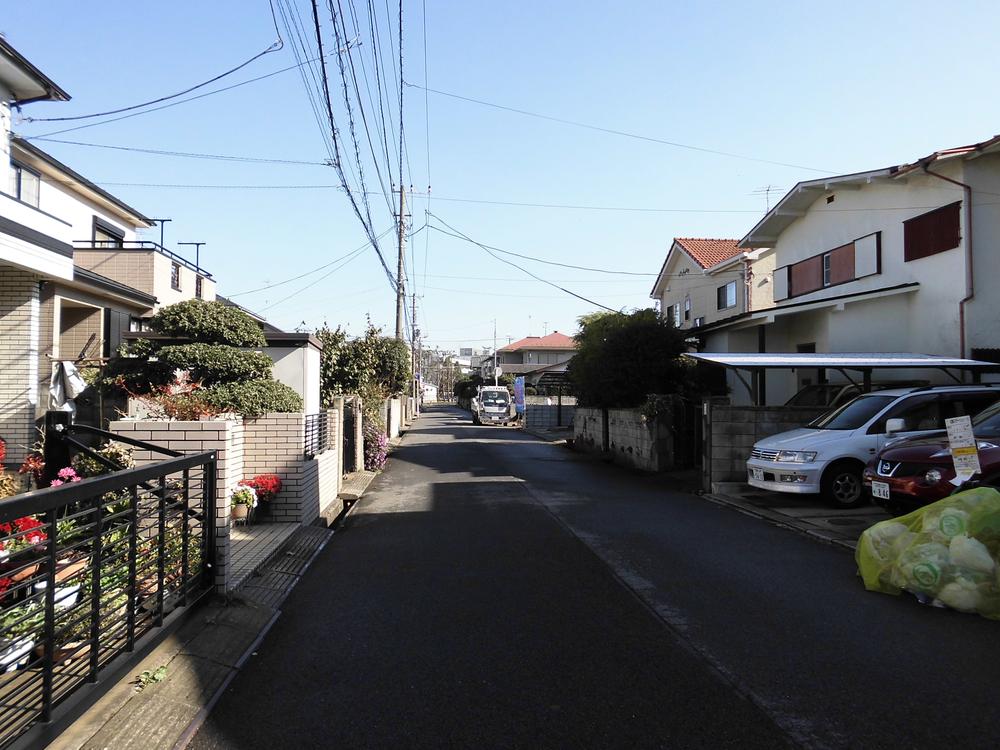 Local photos, including front road. Local (11 May 2013) Shooting