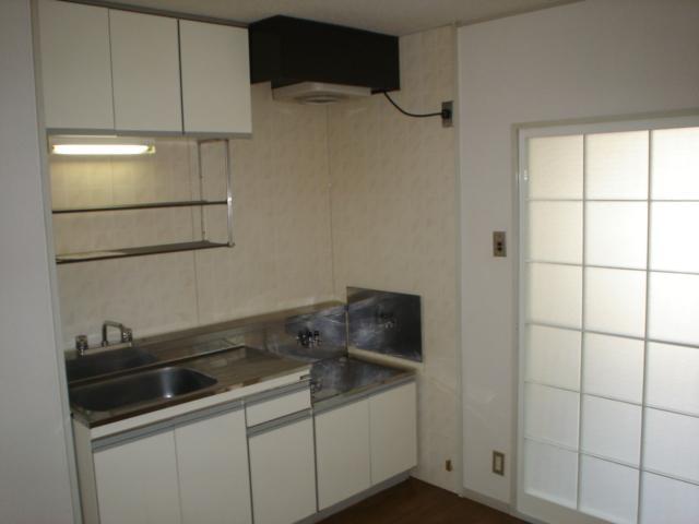 Kitchen. The type of kitchen can be installed in the gas stove