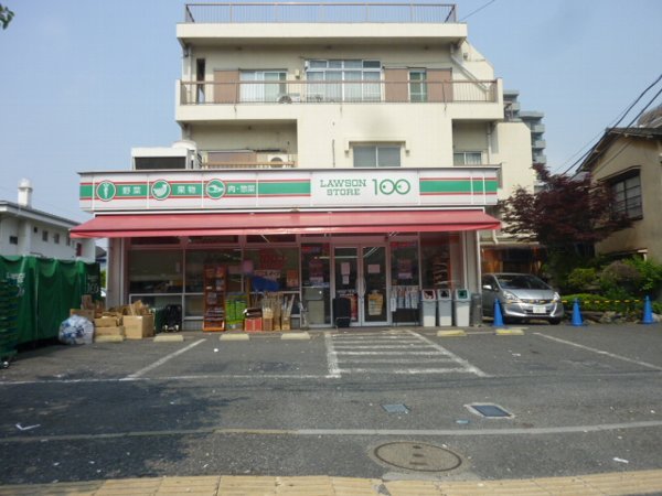 Convenience store. STORE100 (convenience store) to 473m