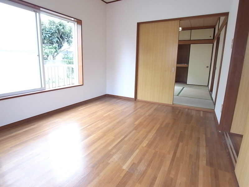 Living and room. Popular Tsudanuma Station Available! ! 