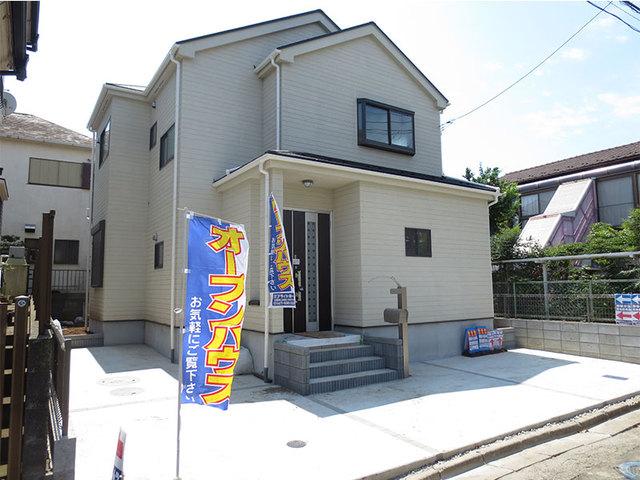 Local appearance photo. Than building east