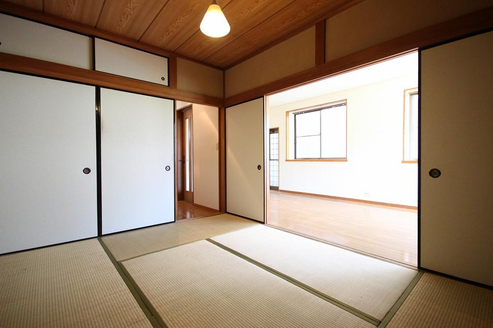 Other introspection. Also there is a storage space Japanese-style room