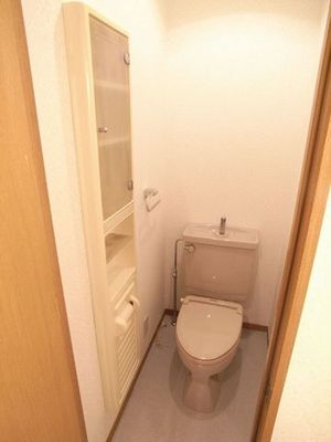 Toilet. Equipped with a shelf in toilet ☆ 