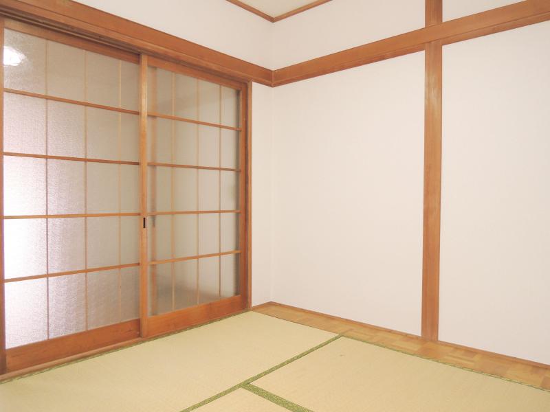 Other room space. It is still Japanese-style room in the bedroom.