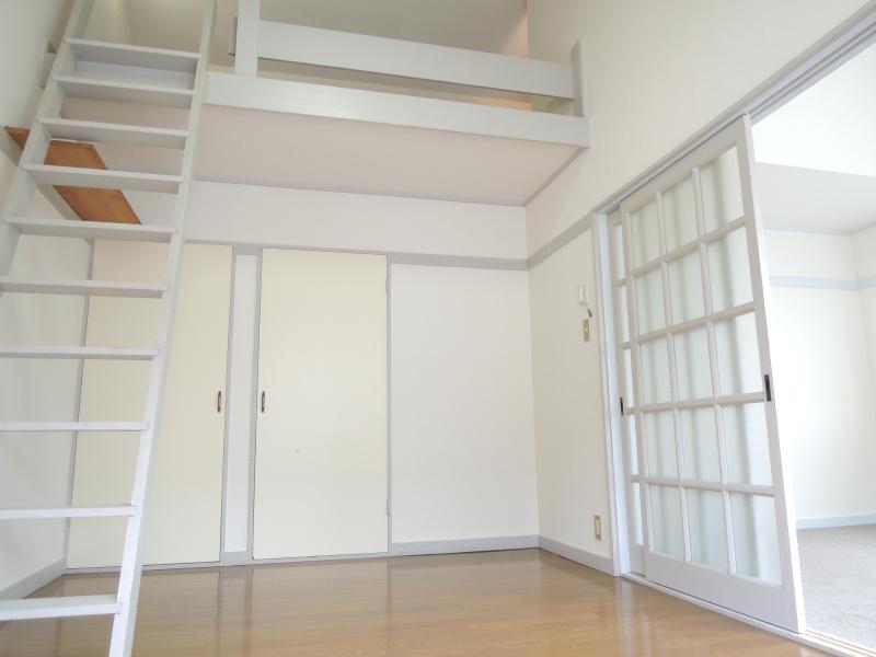 Other room space. Second floor is also good ventilation ・ There is a short even super