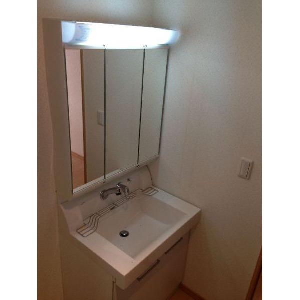 Wash basin, toilet
