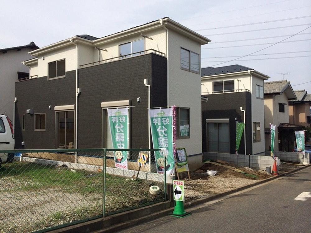 Local photos, including front road. Local (11 May 2013) Shooting