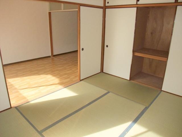 Living and room. Japanese-style room is also good