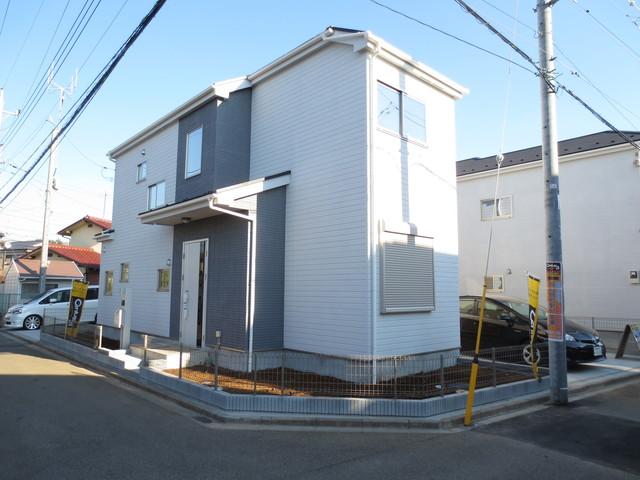 Local appearance photo. Than building west