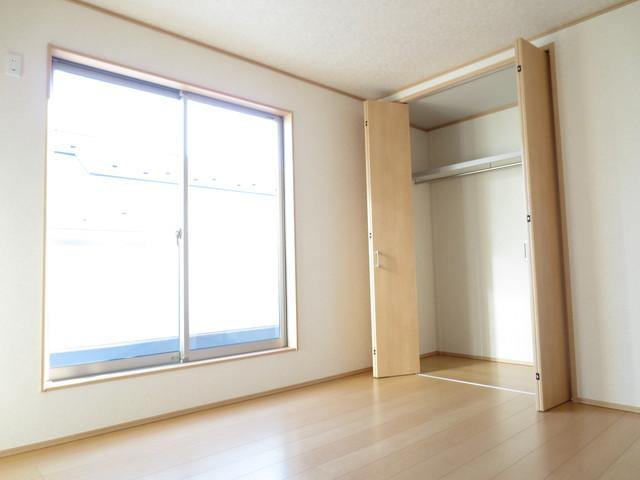 Non-living room. Second floor center Western-style