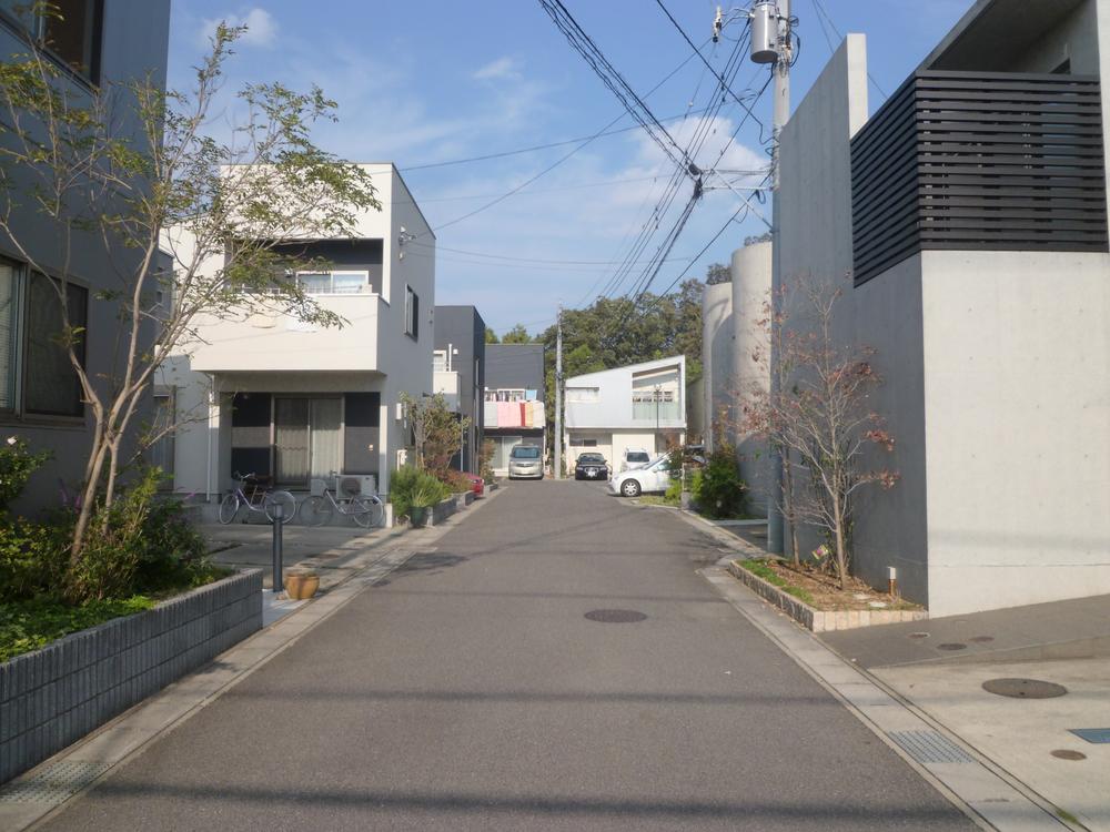 Local photos, including front road. Indoor (11 May 2013) Shooting