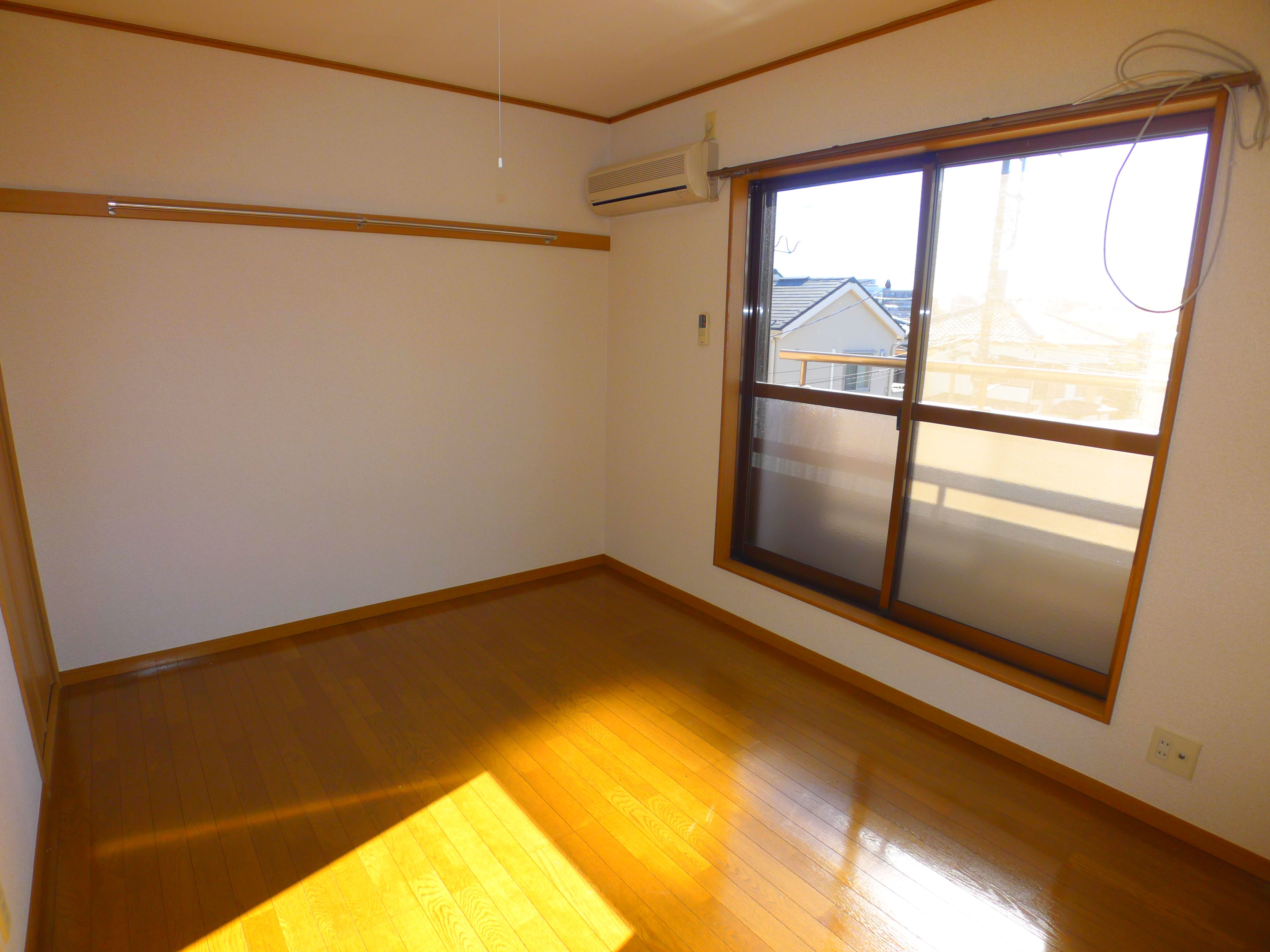 Living and room.  ☆ Able If brokerage commissions 0.525-month ☆ 